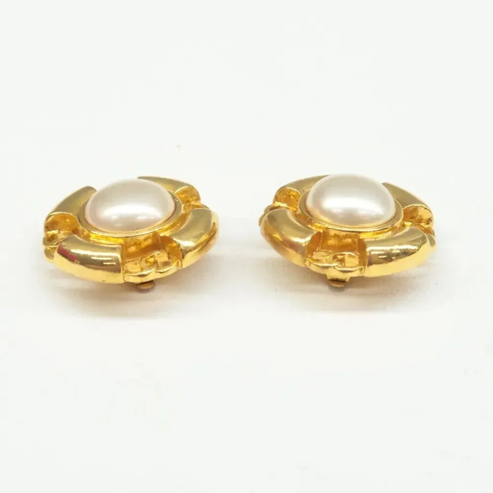 100% Authentic CHANEL Gold Metal CC Pearl Clip-On Earrings 646-092924